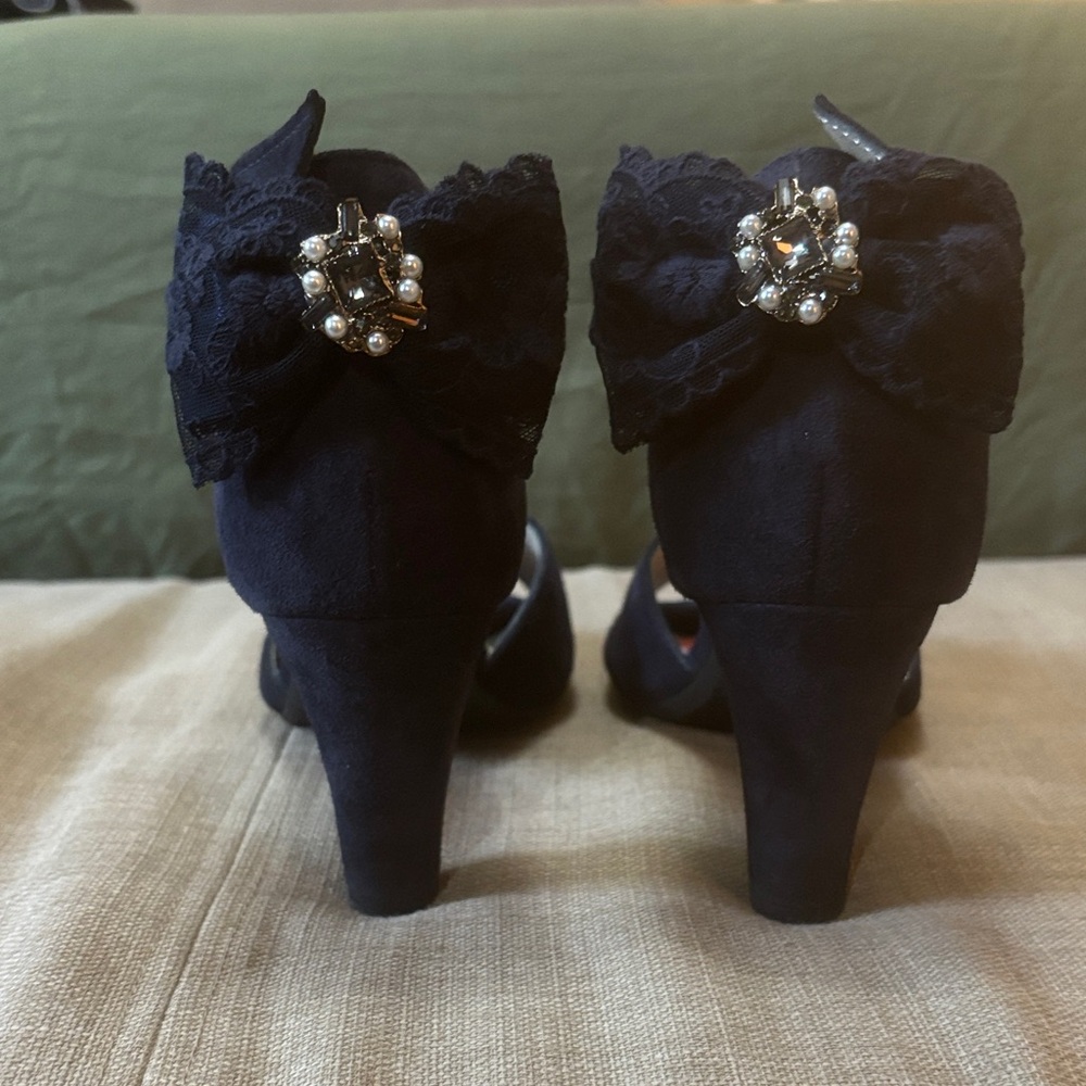 Elegant Black Heels with Lace and Jewel Accent